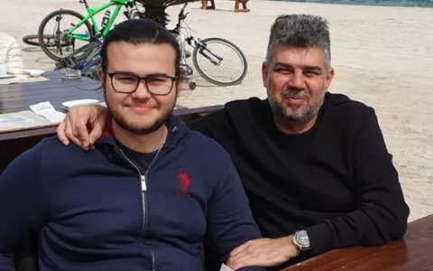 Cum arată și cu ce se ocupă fiul lui Marcel Ciolacu. Andrei Filip are 24 de ani, studiază medicina la Constanța și e căsătorit