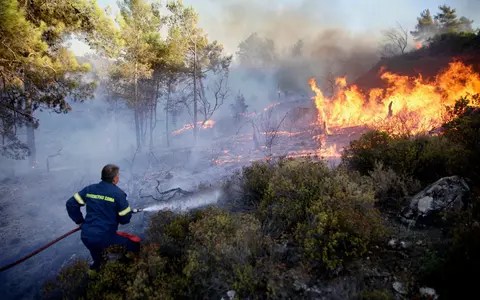 Cum trăiesc turiștii români din Rodos coșmarul cauzat de incendiile de vegetație: "O catastrofă. Drumurile sunt închise"