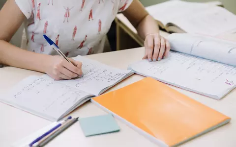 O elevă din Târgu Neamț a născut între probele la Bacalaureat. Ce sfaturi le oferă mamelor minore: „Orice ar fi, să nu renunțe la școală”