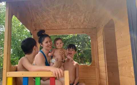 Cristina Bălan le-a făcut gemenilor săi cu sindrom Down loc de joacă în curte: „Am căutat mereu să le cream condițiile cele mai bune. Neavând prea multe alternative…”