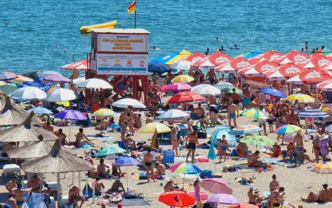Turistă româncă în Thassos, revoltată pe cei care fac plajă pe prosop, după ce a plătit 15 euro pe un șezlong: "Te simți ca la Eforie"