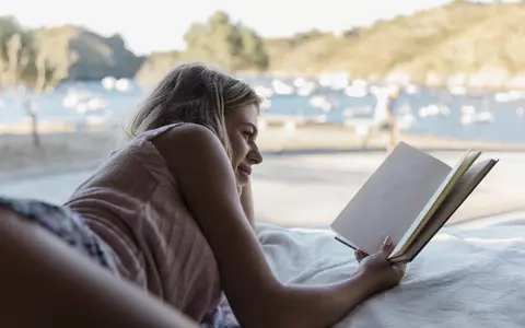 3 cărți noi de ficțiune de la BOOKZONE pe care le poți citi în concediu 