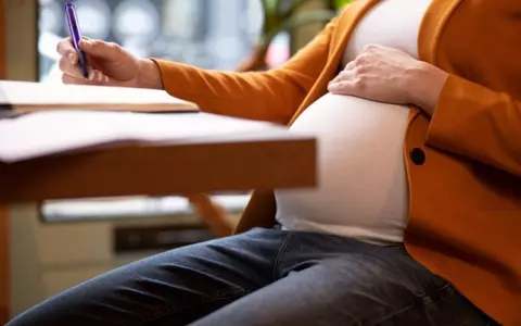 O elevă premiantă din Vaslui și-a omorât copilul nou-născut și l-a aruncat în haznaua din curte: ”Suntem șocați. Provine dintr-o familie bună...” / Și-a mințit părinții că este virgină