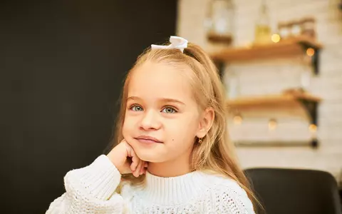 Cercei pentru cei mici: ghidul alegerii bijuteriilor potrivite