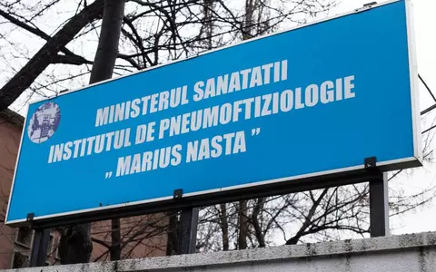 Renumiții medici Cristian Paleru și Cornel Petreanu de la Spitalul Marius Nasta, reținuți pentru că luau mită de la pacienți. Celor fără bani le cereau hainele de pe ei sau cuponul de pensie