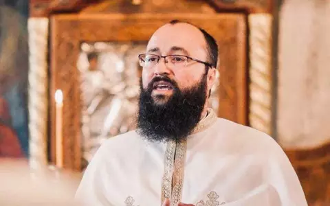 Enoriașa care l-a reclamat pentru hărțuire sexuală pe preotul Visarion Alexa lansează noi acuzații: "Să nu mă mai jignească și să mă amenințe"