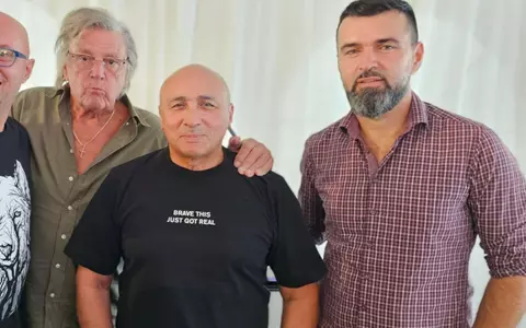 Vlad Miriță a primit un plic din partea lui Florin Piersic, acum 15 ani: "Ajung în sala de repetiții, îl deschid...". Ce se afla înăuntru