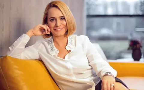 Andreea Esca a fost înlocuită oficial în podcast-ul pe care îl prezenta: "Să vedem când...". Cine i-a luat locul vedetei de la Pro TV