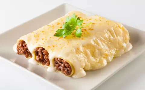 Rețetă de cannelloni cu carne de vită și sos bechamel