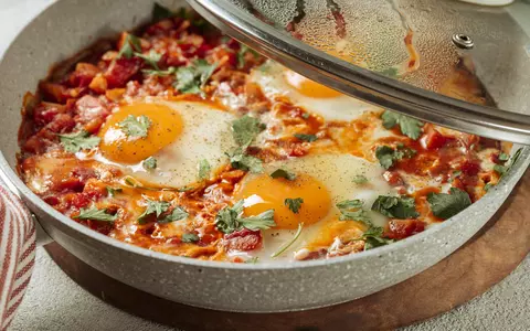 Rețetă de huevos a la riojana sau tocăniță spaniolă