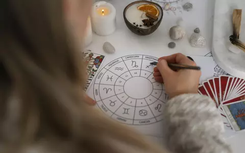 Horoscop 17 octombrie 2023. Infidelitatea și gelozia zdruncină relațiile a două zodii