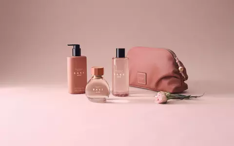 Bare Rose - o nouă colecție Victoria's Secret unde delicatețea feminină este explorată în detaliu