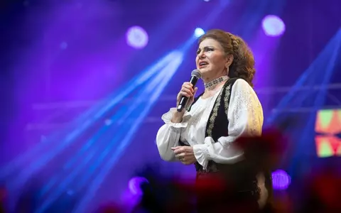 Irina Loghin a fost alungată de pe scenă, în timpul unui spectacol, la Iași: "Eu cântam și o cucoană a venit și m-a dat, pur și simplu, afară din scenă"