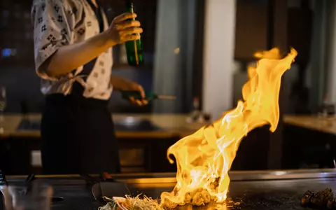 Ce este flambarea? Cum să gătești flambé