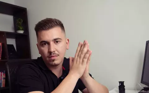 Robert MTK, influencer pe TikTok, reținut de Poliție. Ar fi păcălit sute de persoane că îi va ajuta să obțină fonduri europene