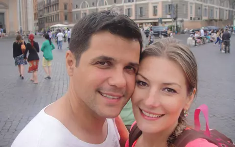 Modul inedit în care Cove își răsfață soția, după 10 ani de căsnicie: "Nu știu dacă este reomatism ăsta sau romantism, dar..."