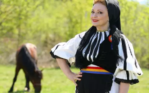 mihaela-tatu-se-reintoarce-in-televiziune-la-ferma-vedetelor_1_size23