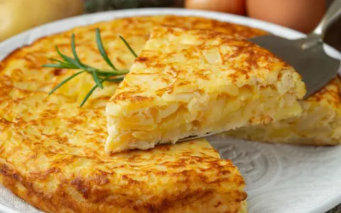 Rețetă de omletă spaniolă cu cartofi - tortilla espanola