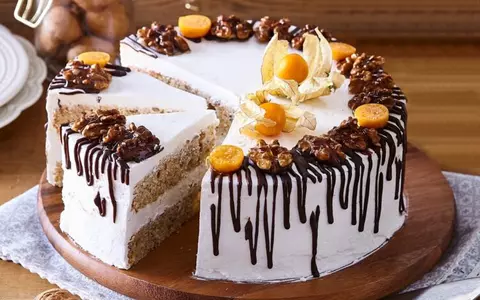 Tort cu blat de nuci și cremă de mascarpone. Ideal pentru sărbătorile de iarnă