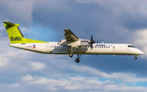 Zborul fără frică: Ghidul tău pentru înfruntarea aerofobiei și gestionarea neprevăzutelor