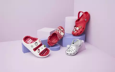 Personalizează fiecare cadou cu noua colecție Crocs de Crăciun