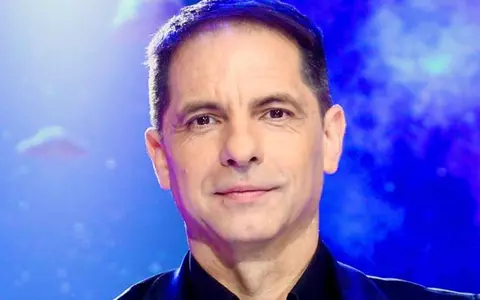 Ce relație avea Dan Negru cu părinții lui, în copilărie, și ce fel de elev a fost: „Mă îngrijorează involuția spirituală, care dispare odată cu evoluția tehnologică. Întâlnesc azi tineri afectați de burnout…” / EXCLUSIV