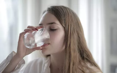 Top 4 trucuri care te vor ajuta să consumi suficiente lichide chiar şi în sezonul rece