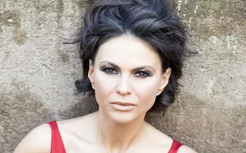 „O adolescentă grăsuță, care stingea lumina când făcea duș. S-a scris că mi-am scos două coaste...”. Ce complexe avea Ramona Bădescu și cum a ajuns victima preconcepțiilor, după ce s-a mutat în Italia / EXCLUSIV