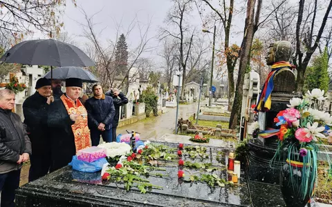 Parastase de Sfântul Ion pentru Ion Dolănescu și Ionela Prodan. Emil Cărămizaru, duhovnicul regretatului cântăreț, i-a pomenit pe artiști: ”Uneori îl mai visez în lumină...”/ EXCLUSIV