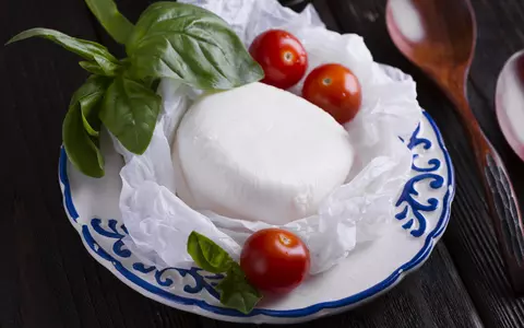 Rețetă de mozzarella de casă. Ai nevoie de 5 ingrediente simple