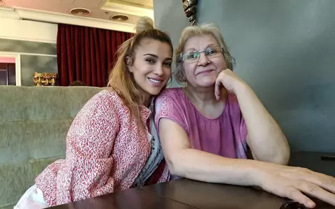 Lora, confesiune dureroasă la 4 ani de la moartea mamei sale: „Niciodată nu am visat-o. Cred că ea știe că pentru mine este clar o avertizare dacă...”