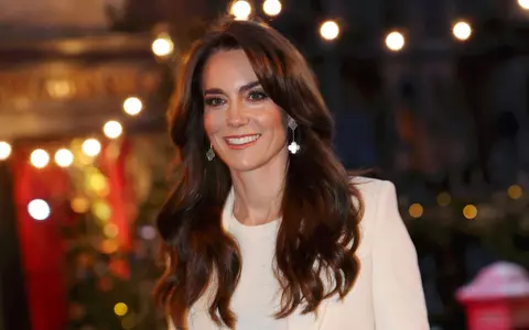 Detalii neștiute din viața lui Kate Middleton, înainte să-l cunoască pe prințul William. Cum se îmbrăca viitoarea regină a Angliei în adolescență, când ieșea în cluburi