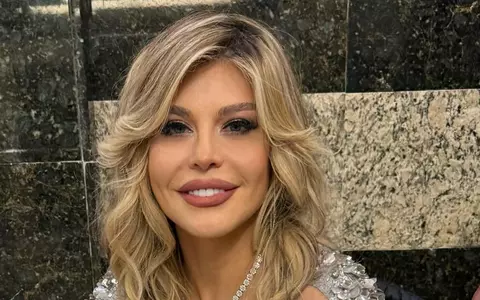 Loredana Groza, schimbare radicală de look. Și-a făcut părul roz aprins: "A trebuit să mă vopsesc pentru..."