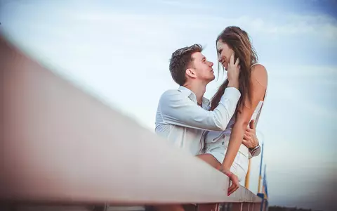 Impactul parfumurilor în relații: Cum influențează aroma atracția 