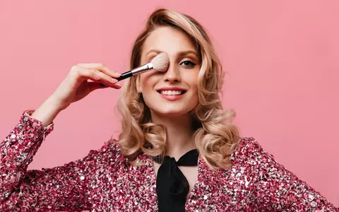 Vrei un make-up fără cusur? Iată ghidul complet pentru alegerea celor mai bune pensule de machiaj!
