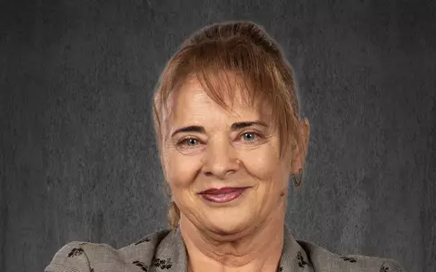 Cine este Moga Angela de la Insula de 1 Milion. Are 60 de ani și lucrează ca agent de vânzări