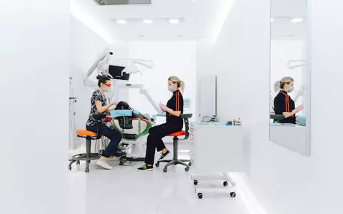 Motive pentru care ar trebui să cumperi online aparatură stomatologică