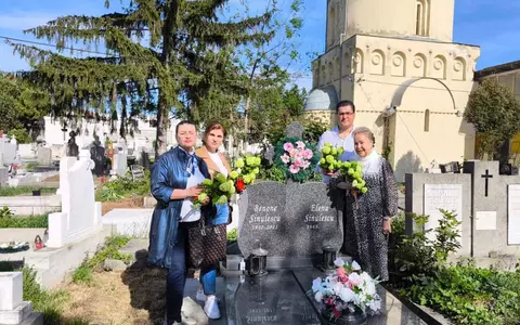 Ce au făcut Mioara Velicu, Steliana Sima, Gelu Voicu și Mariana Căpitănescu la mormântul lui Benone Sinulescu, din Arad: ”Cred că ne-a văzut de acolo, de Sus...”. Locul de veci este foarte îngrijit și are multe flori / EXCLUSIV