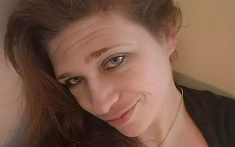 O tânără va fi eutanasiată în ziua în care împlinește 34 de ani, cu toate că e perfect sănătoasă: "Vreau să scap de viață". Ce scrie pe invitațiile la înmormântare pe care le-a trimis deja