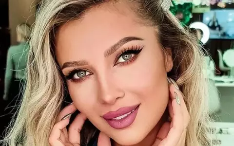 De ce a renunțat Lora la părul blond: ”Am ales roșu pentru că am ochii verzi și tenul este un pic mai măsliniu...” Cum merge afacerea ei cu produse cosmetice / EXCLUSIV