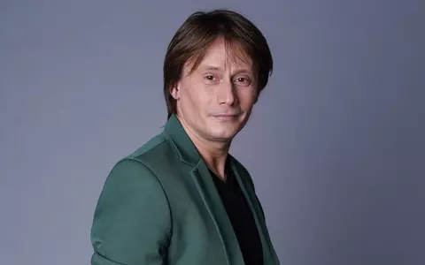 Marius Manole revine cu emisiunea Întrebarea mesei rotunde, la Acasă TV: „Este o provocare. Sperăm să fie cu baftă”. Când se difuzează show-ul