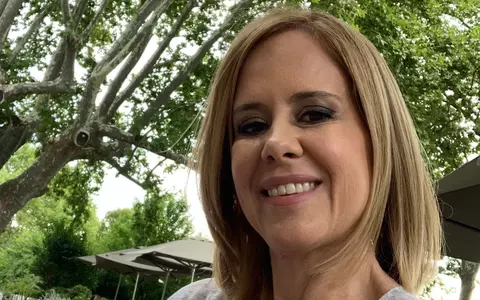 Mihaela Bilic își contruiește o cabană în mijlocul pădurii, în Prahova. Cum arată casa fără apă, curent și gaze a nutriționistei: "Îmi place mult"