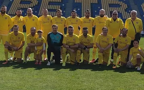 Artiști și fotbaliști celebri, într-un meci al prieteniei între România și Turcia, cu ocazia Zilei Naționale a Copilului sărbătorită în Republica Turcia pe 23 aprilie