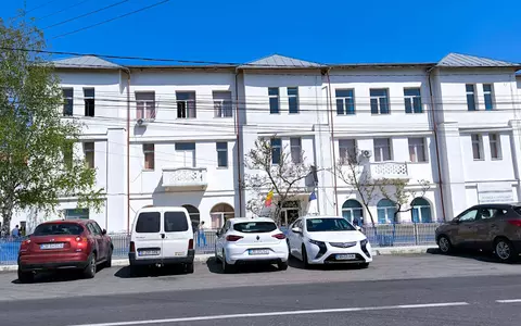 O elevă de la Liceul Voinești, abuzată sexual de patru colegi de școală, în toaletă. Ce spune Poliția Dâmbovița: ar fi vorba despre încă o elevă, victimă