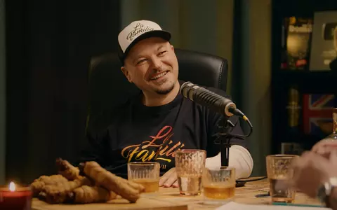 Ce experiență l-a apropiat pe Puya de credință: „Atunci am făcut trei piese care mi-au schimbat viața. Așa îl simți pe Dumnezeu”. Artistul își educă fiicele în spirit religios