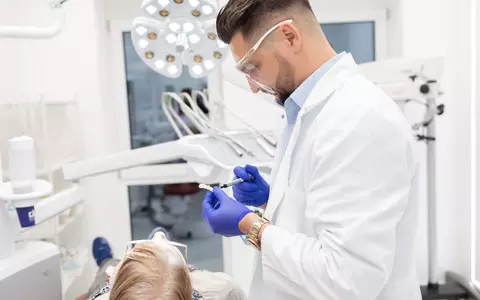 Dr. Lupu răspunde la întrebări - Cele mai frecvente întrebări despre implanturi dentare