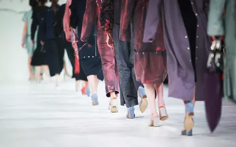 Cum te poți înscrie la International Fashion Gala - prezentarea de modă la care pot participa și tineri din România cu vârsta până în 20 de ani