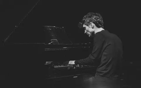 Pianistul Andrei Irimia continuă turneul "Lights & Shadows" în 10 orașe