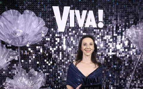 Andreea Răducan, strălucitoare pe covorul roșu de la VIVA! Party 2024. Marea campioană mondială și olimpică a fost premiată pentru o viață dedicată sportului