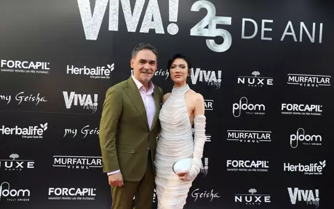 Răzvan Simion și Daliana Răducan, prima apariție după nuntă, la Petrecerea VIVA! 2024. Îmbrăcați elegant, prezentatorul și soția lui au atras toate privirile